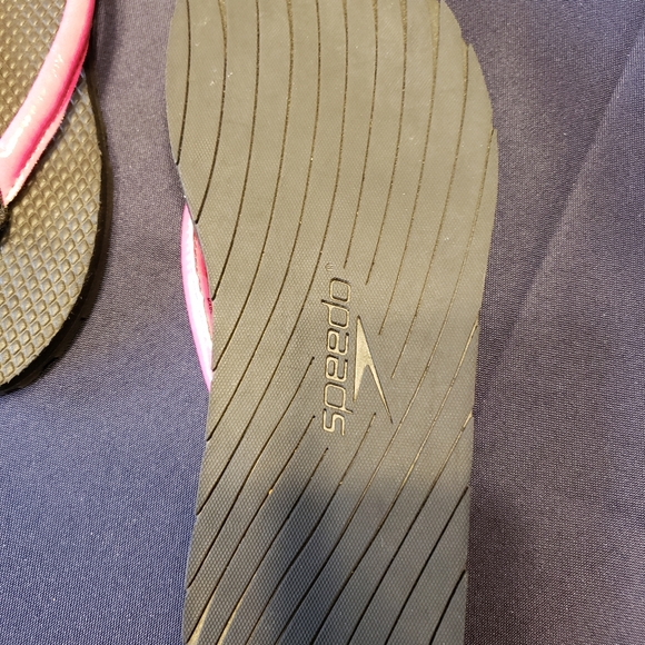 Size 7 Speedo flops - Picture 5 of 6